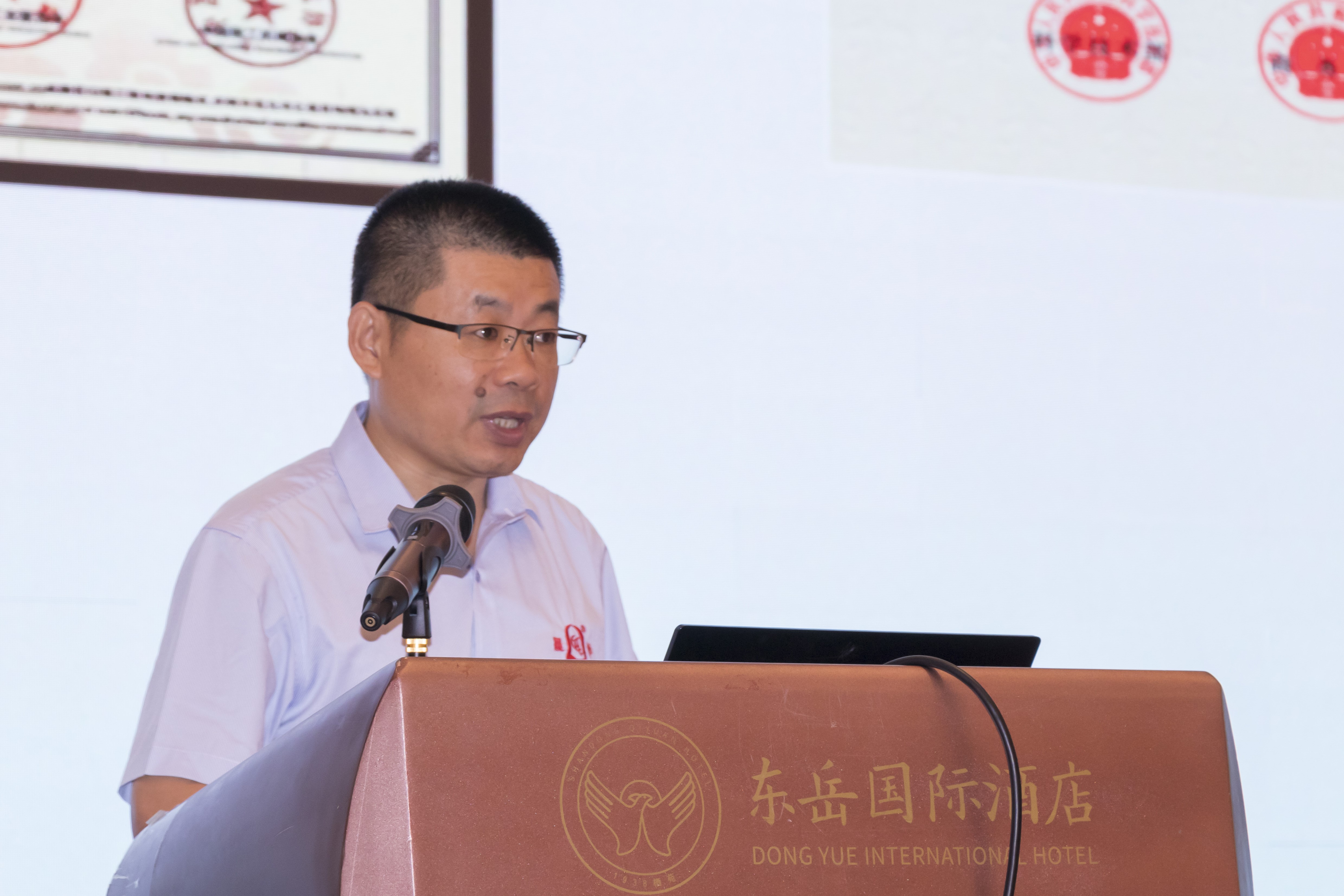 晨钟 汪会秋作报告.JPG 晨钟 汪会秋作报告.JPG
